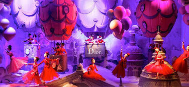 Vitrine-de-Natal-Dior.-Foto-reproducao